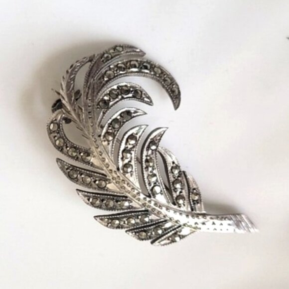 Vintage Antique Sterling Silver Marcasite Stone Pewter Crystal FEATHER Brooch - Picture 1 of 3